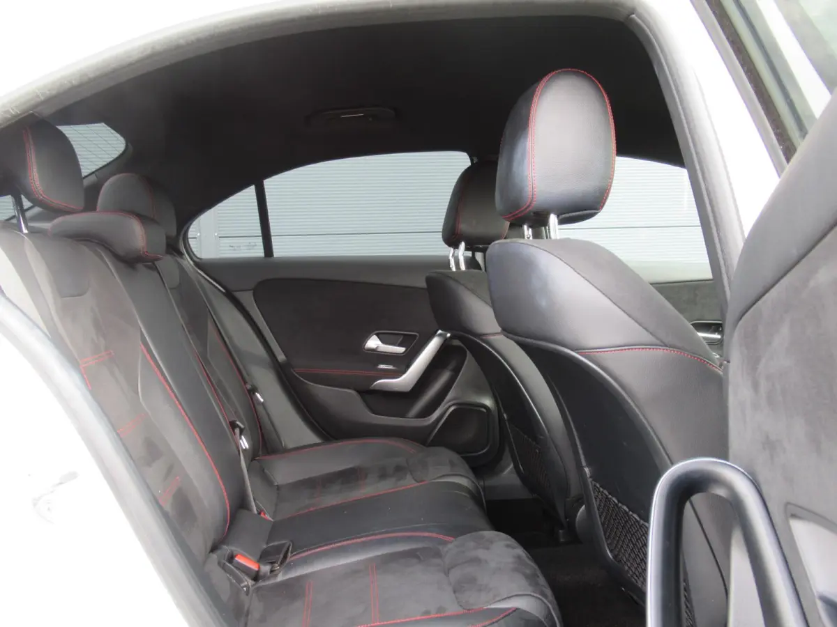 180 Business Solution AMG | Virtual cockpit | Apple Carplay/Android | Camera | Donker glas