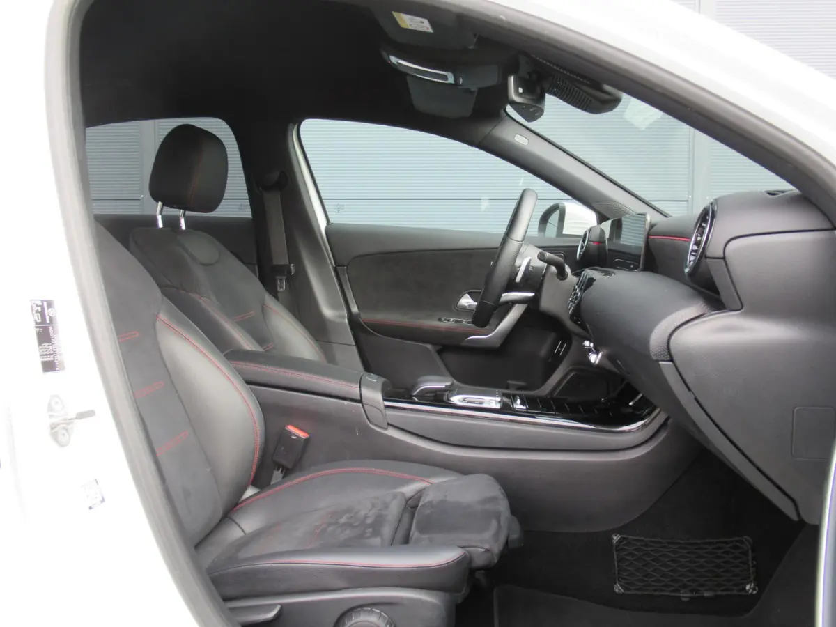 180 Business Solution AMG | Virtual cockpit | Apple Carplay/Android | Camera | Donker glas