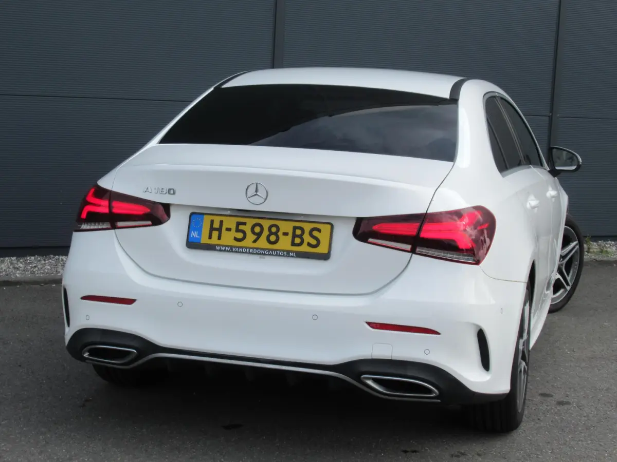 180 Business Solution AMG | Virtual cockpit | Apple Carplay/Android | Camera | Donker glas