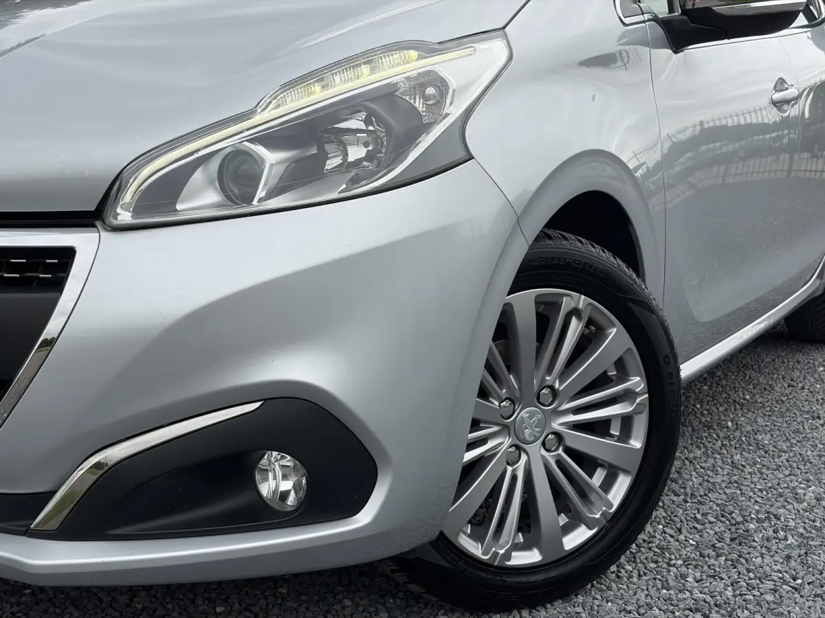 1.2 PureTech Blue Lease Executive ✓Dealer Onderhouden✓2e Eigenaar✓Navi✓Carplay✓Clima✓Cruise✓Pdc✓5 Deurs✓16'' Lm velgen✓N.A.P✓Apk tot 09-2027