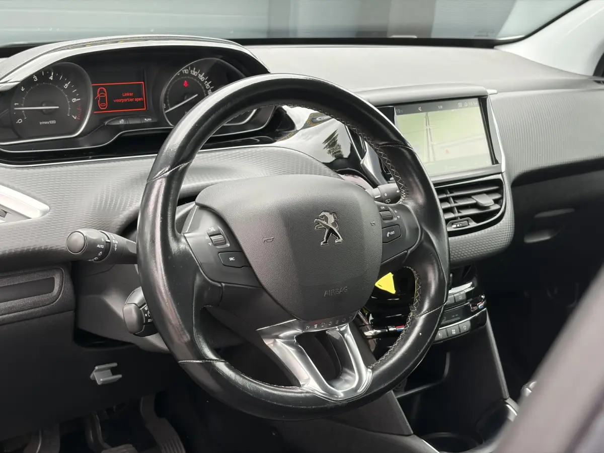 1.2 PureTech Blue Lease Executive ✓Dealer Onderhouden✓2e Eigenaar✓Navi✓Carplay✓Clima✓Cruise✓Pdc✓5 Deurs✓16'' Lm velgen✓N.A.P✓Apk tot 09-2027