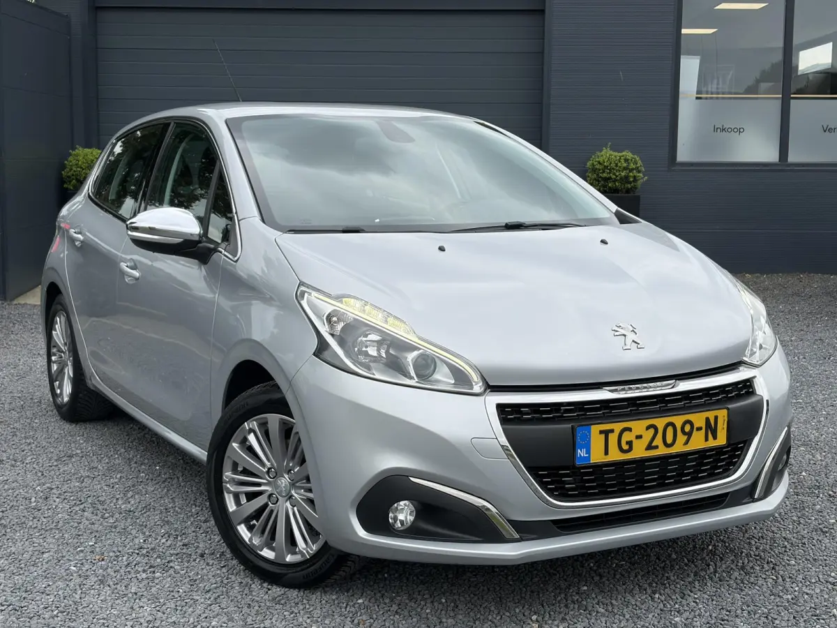 1.2 PureTech Blue Lease Executive ✓Dealer Onderhouden✓2e Eigenaar✓Navi✓Carplay✓Clima✓Cruise✓Pdc✓5 Deurs✓16'' Lm velgen✓N.A.P✓Apk tot 09-2027