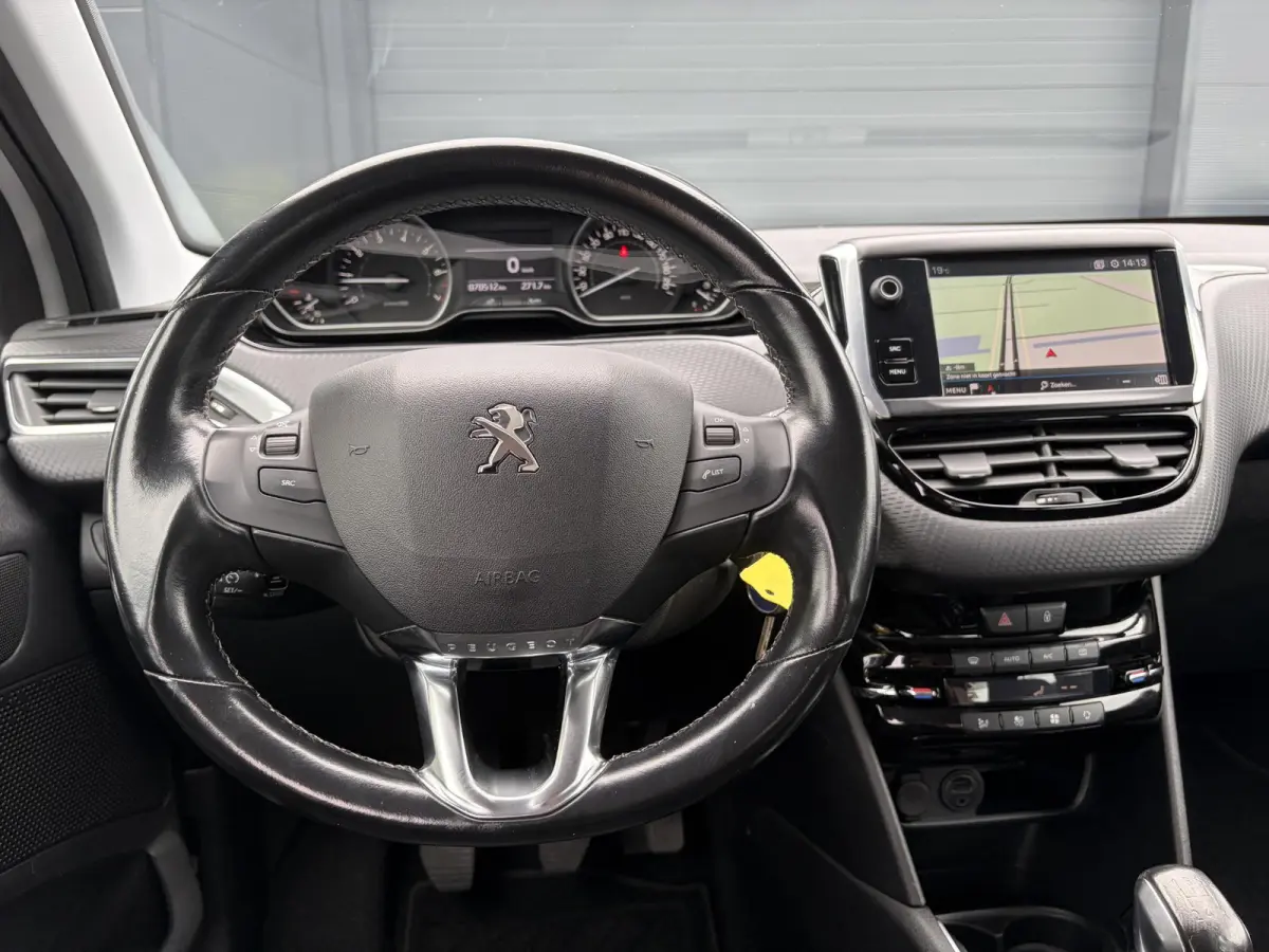1.2 PureTech Blue Lease Executive ✓Dealer Onderhouden✓2e Eigenaar✓Navi✓Carplay✓Clima✓Cruise✓Pdc✓5 Deurs✓16'' Lm velgen✓N.A.P✓Apk tot 09-2027