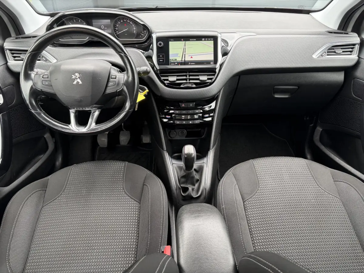 1.2 PureTech Blue Lease Executive ✓Dealer Onderhouden✓2e Eigenaar✓Navi✓Carplay✓Clima✓Cruise✓Pdc✓5 Deurs✓16'' Lm velgen✓N.A.P✓Apk tot 09-2027
