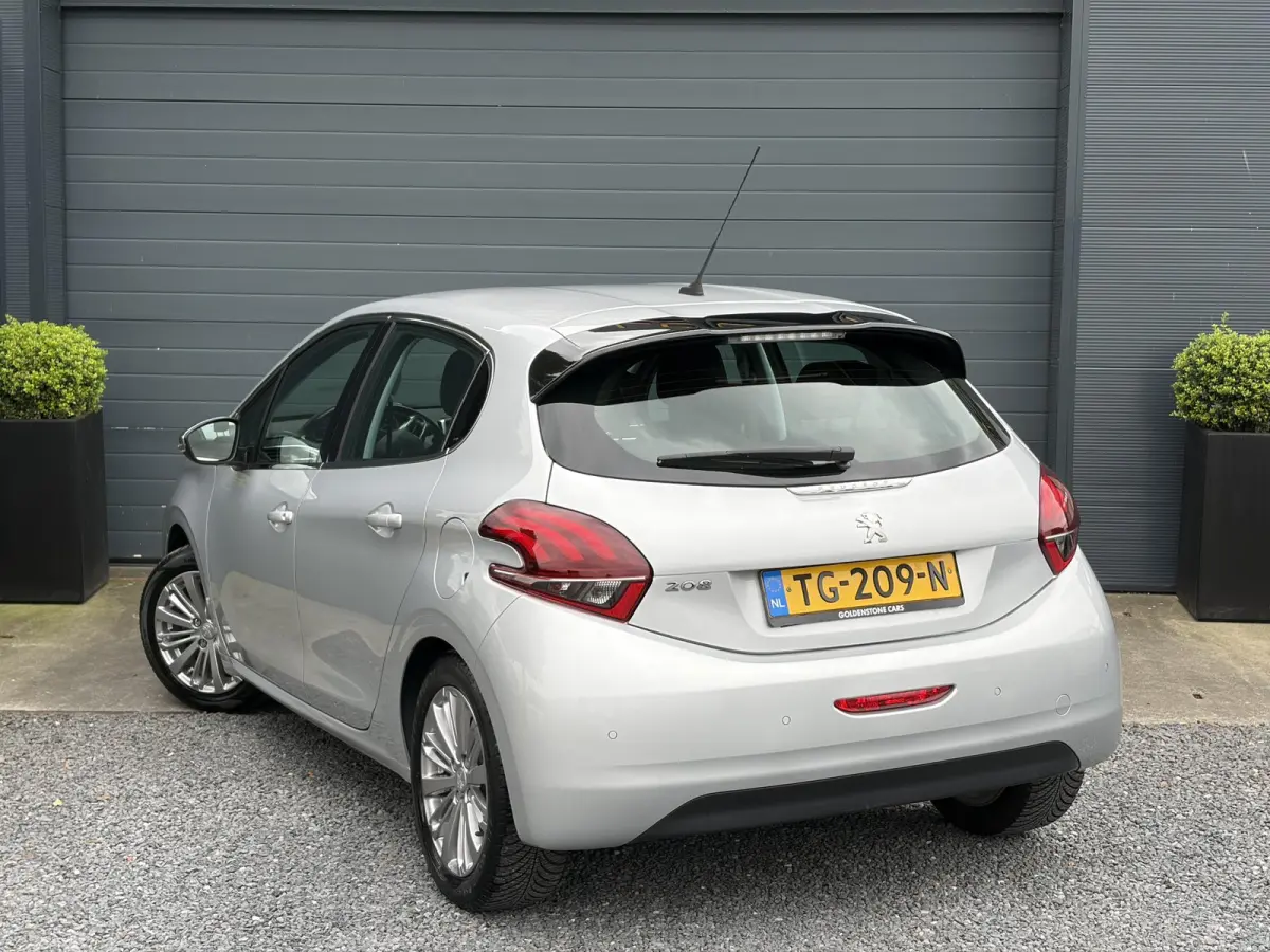 1.2 PureTech Blue Lease Executive ✓Dealer Onderhouden✓2e Eigenaar✓Navi✓Carplay✓Clima✓Cruise✓Pdc✓5 Deurs✓16'' Lm velgen✓N.A.P✓Apk tot 09-2027