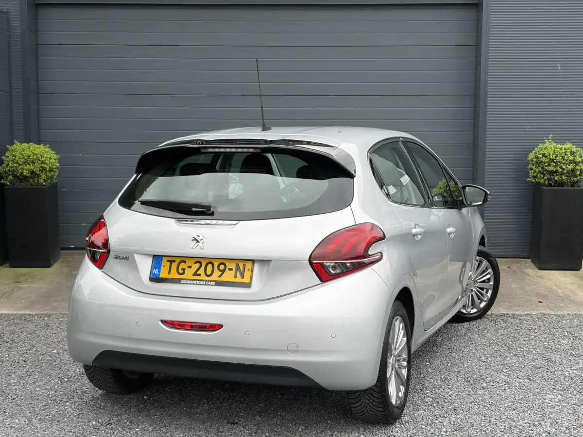 1.2 PureTech Blue Lease Executive ✓Dealer Onderhouden✓2e Eigenaar✓Navi✓Carplay✓Clima✓Cruise✓Pdc✓5 Deurs✓16'' Lm velgen✓N.A.P✓Apk tot 09-2027