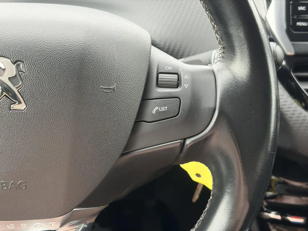 1.2 PureTech Blue Lease Executive ✓Dealer Onderhouden✓2e Eigenaar✓Navi✓Carplay✓Clima✓Cruise✓Pdc✓5 Deurs✓16'' Lm velgen✓N.A.P✓Apk tot 09-2027