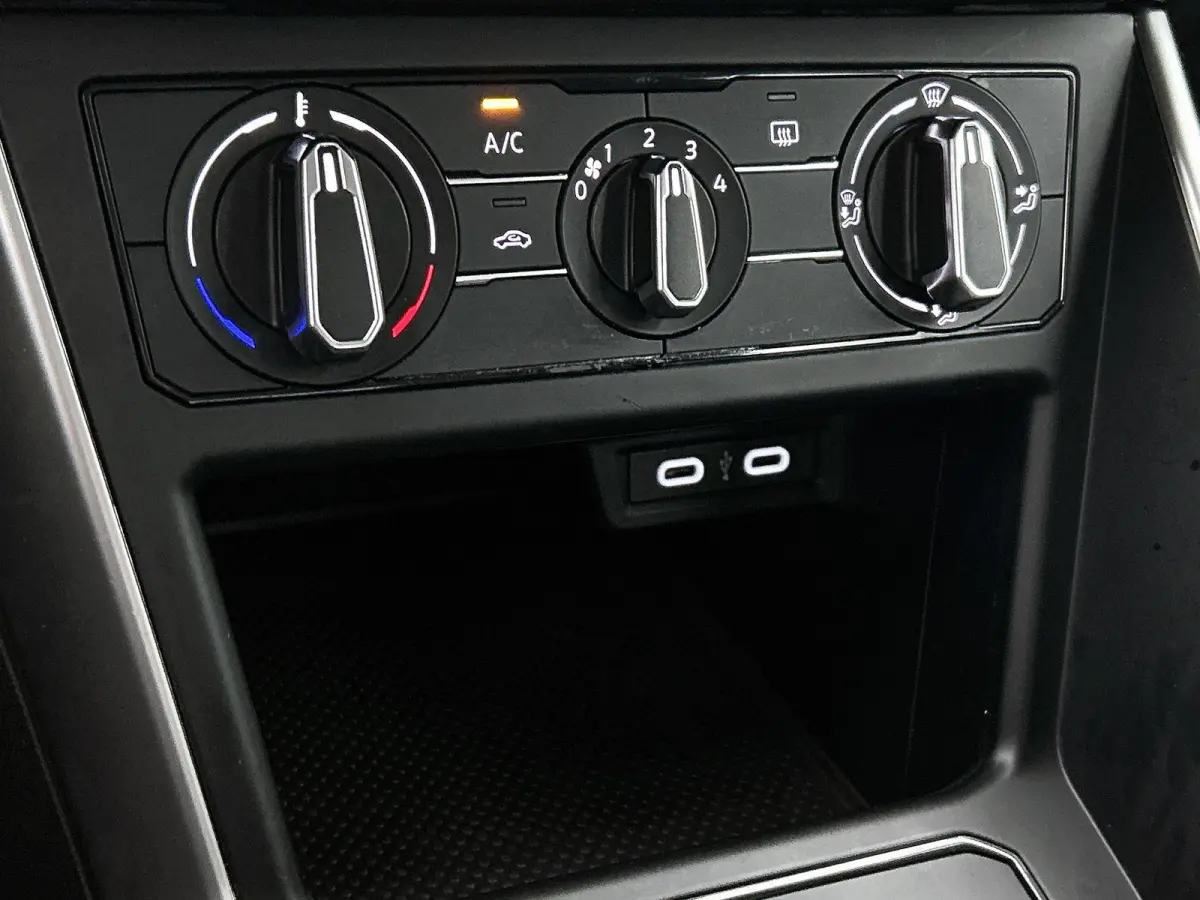 1.0 TSI Life | Airconditioning | Apple Carplay / Android Auto | Cruise Control | Lichtmetalen Velgen |