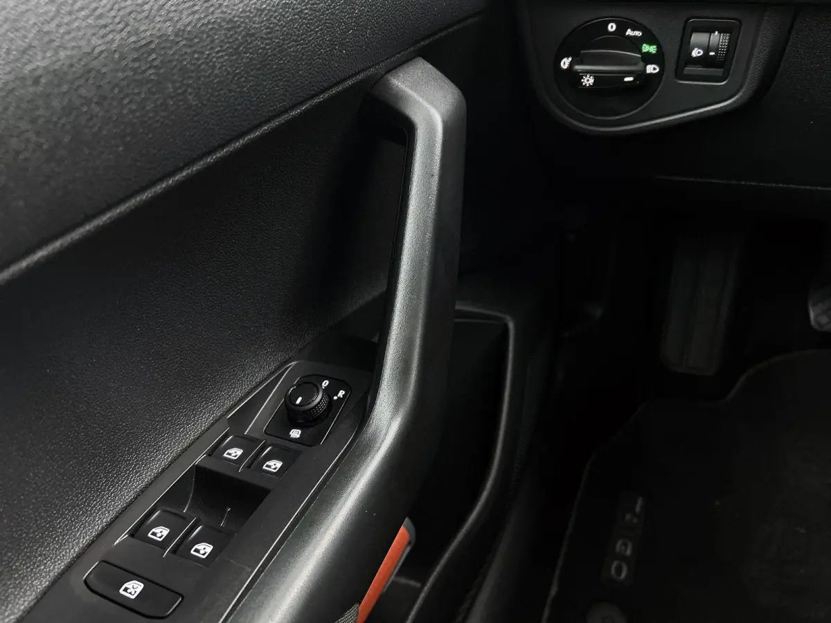 1.0 TSI Life | Airconditioning | Apple Carplay / Android Auto | Cruise Control | Lichtmetalen Velgen |