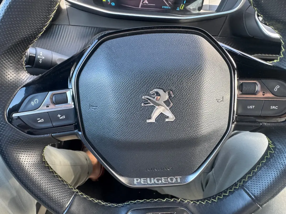 EV GT 50 kWh Alcantara/Leer | 18" Lichtmetaal | Stoelverwarming | LED | Adpatieve Cruise | Climate | Camera | Achteruitrijcamera | Afwijkende dakkleur | Airco (automatisch)