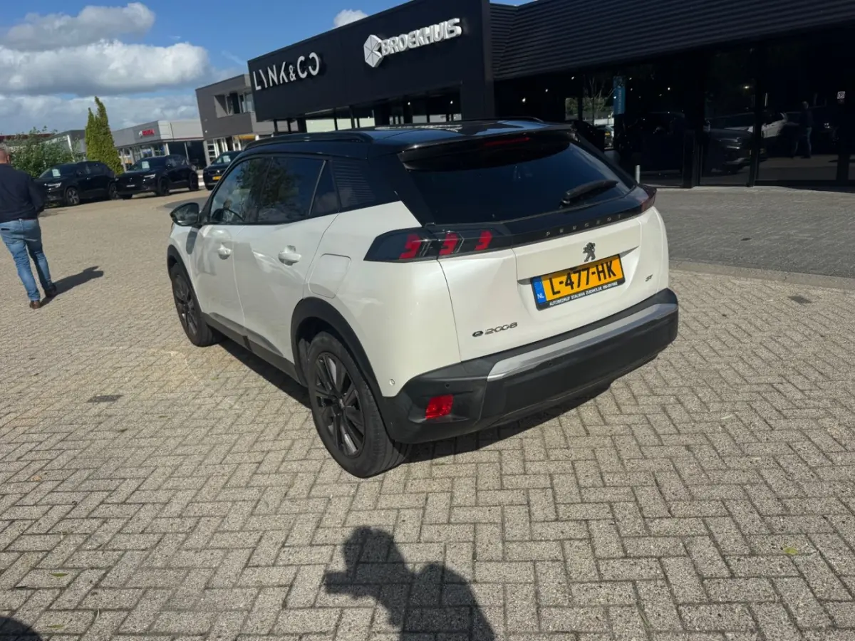 EV GT 50 kWh Alcantara/Leer | 18" Lichtmetaal | Stoelverwarming | LED | Adpatieve Cruise | Climate | Camera | Achteruitrijcamera | Afwijkende dakkleur | Airco (automatisch)