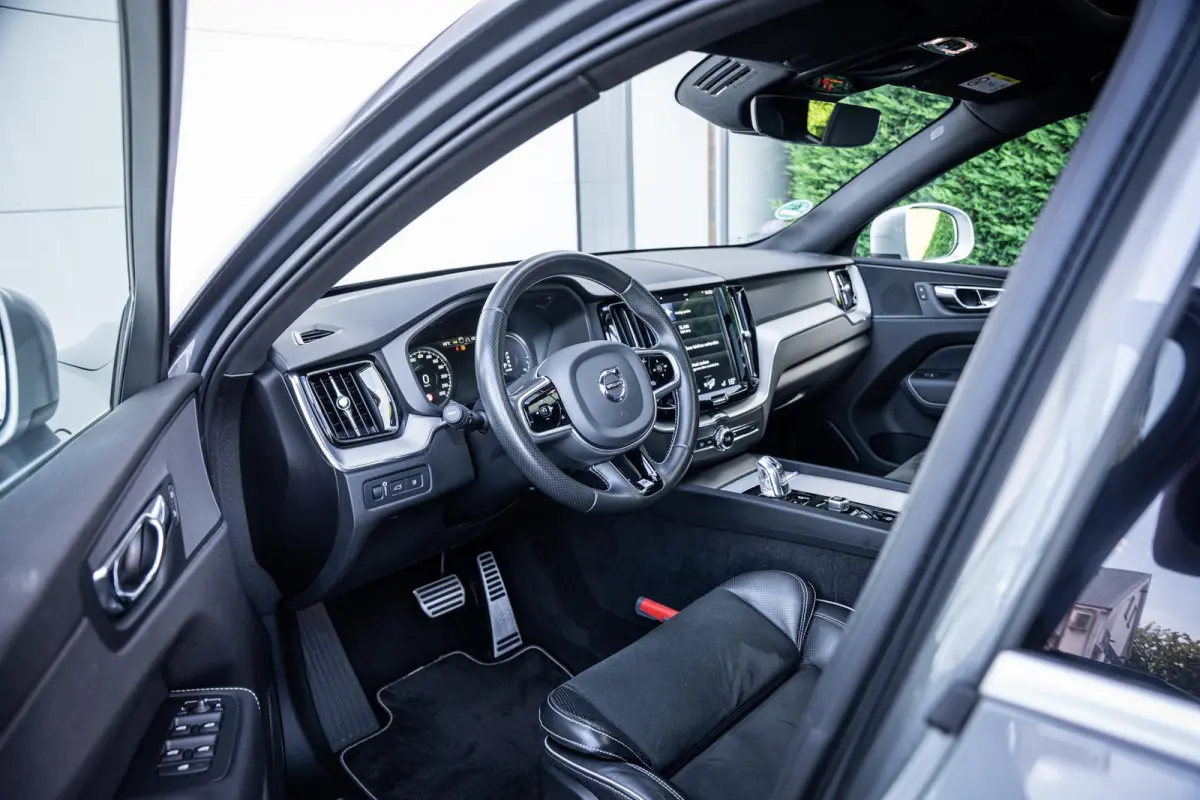 2.0 T8 407pk AWD R-Design Pano-dak|Trekhaak|ACC|HuD|Dealer-onderhouden