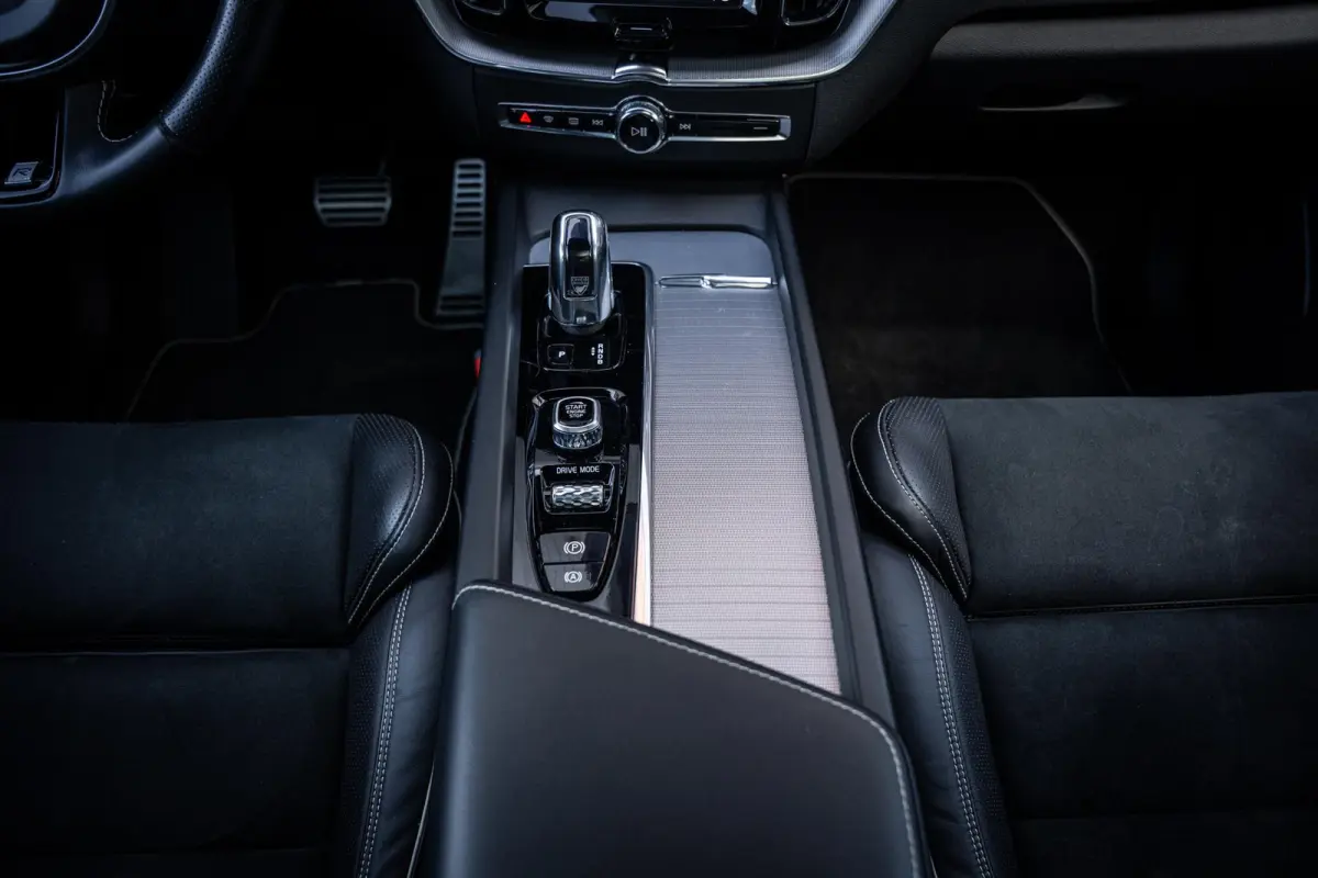 2.0 T8 407pk AWD R-Design Pano-dak|Trekhaak|ACC|HuD|Dealer-onderhouden