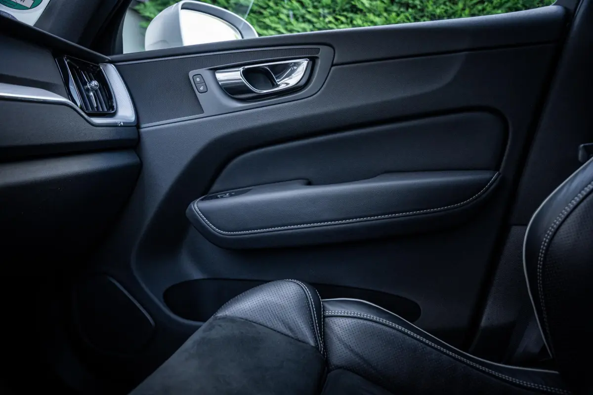 2.0 T8 407pk AWD R-Design Pano-dak|Trekhaak|ACC|HuD|Dealer-onderhouden