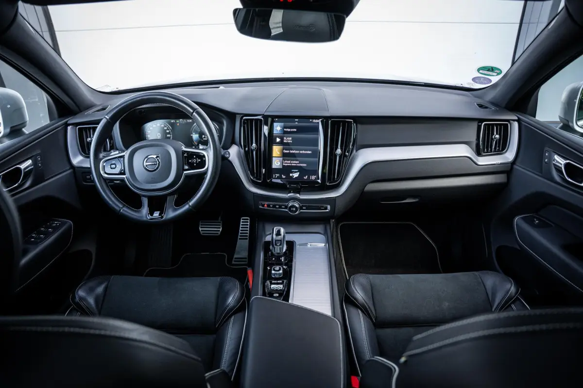 2.0 T8 407pk AWD R-Design Pano-dak|Trekhaak|ACC|HuD|Dealer-onderhouden