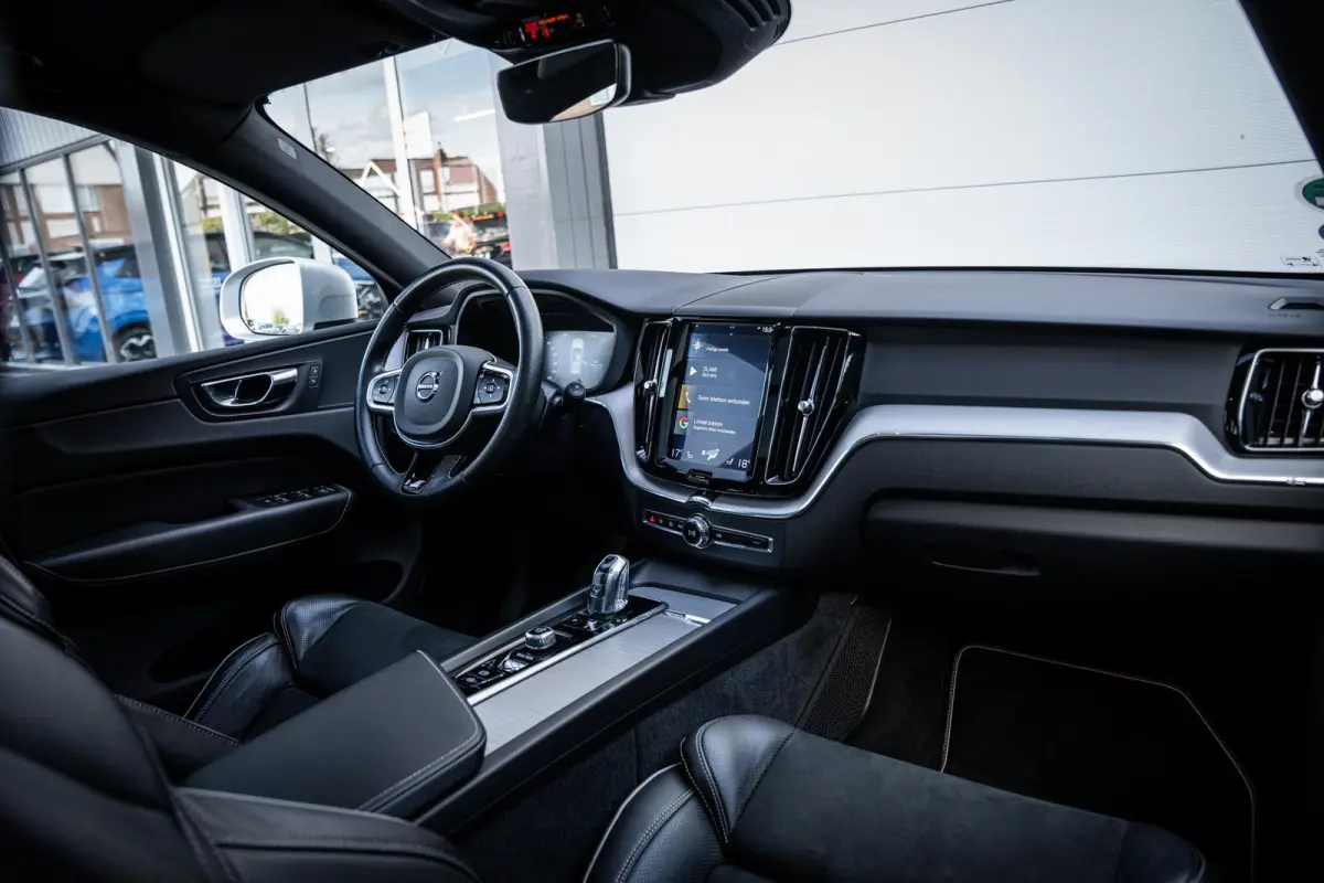 2.0 T8 407pk AWD R-Design Pano-dak|Trekhaak|ACC|HuD|Dealer-onderhouden