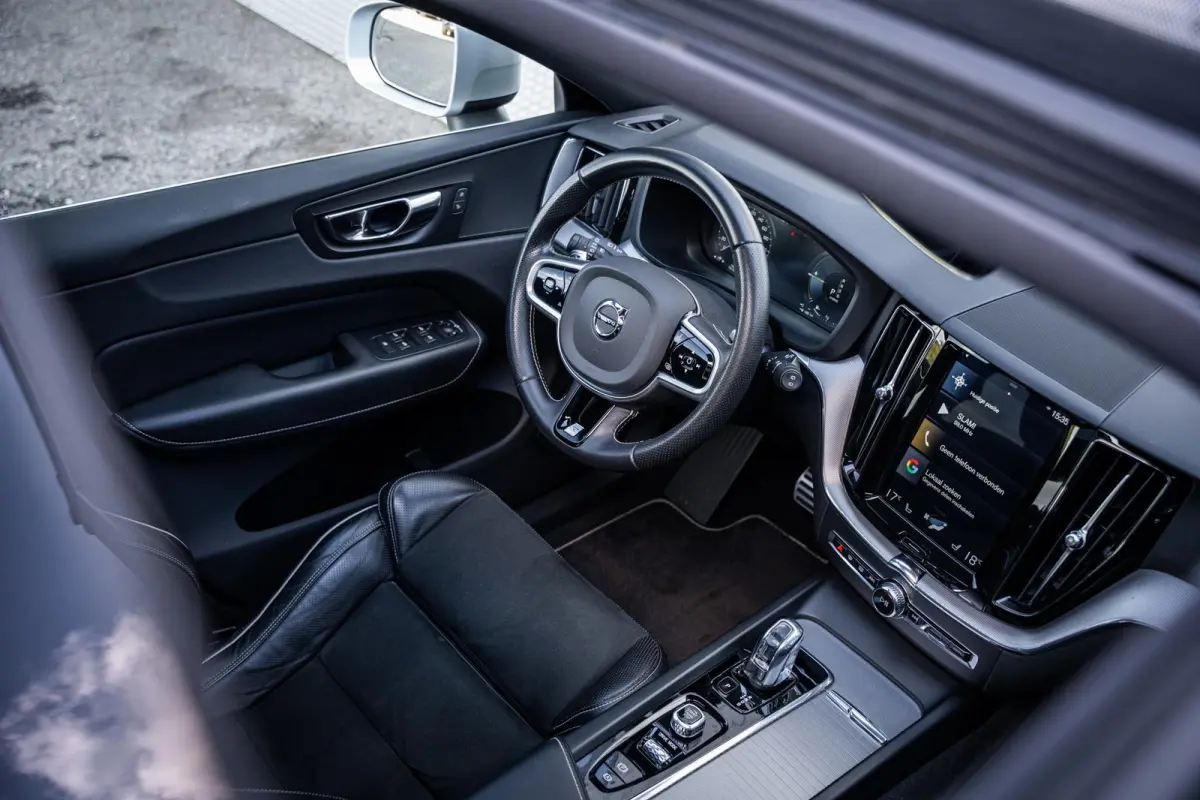 2.0 T8 407pk AWD R-Design Pano-dak|Trekhaak|ACC|HuD|Dealer-onderhouden