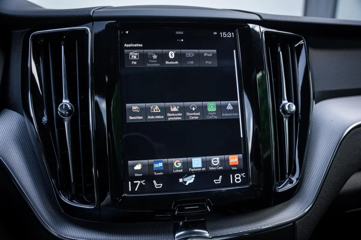 2.0 T8 407pk AWD R-Design Pano-dak|Trekhaak|ACC|HuD|Dealer-onderhouden