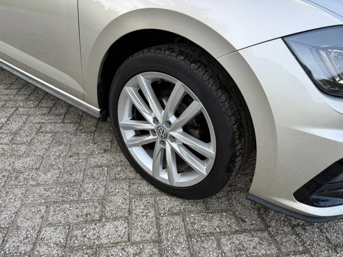 1.0 TSI R-LINE PDC I CARPLAY I CRUISE I LEER I CLIMA I 1E EIG I UNIEK