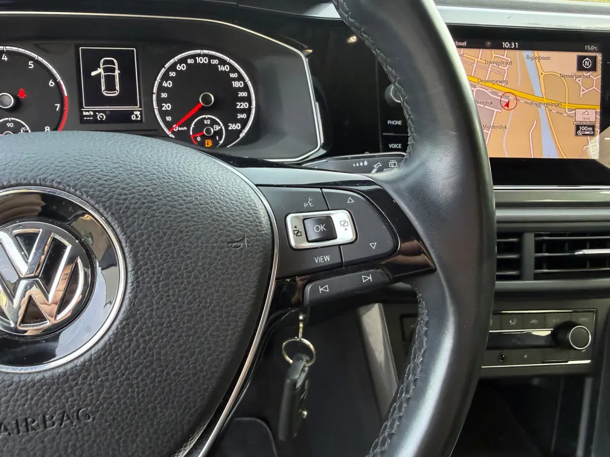 1.0 TSI R-LINE PDC I CARPLAY I CRUISE I LEER I CLIMA I 1E EIG I UNIEK
