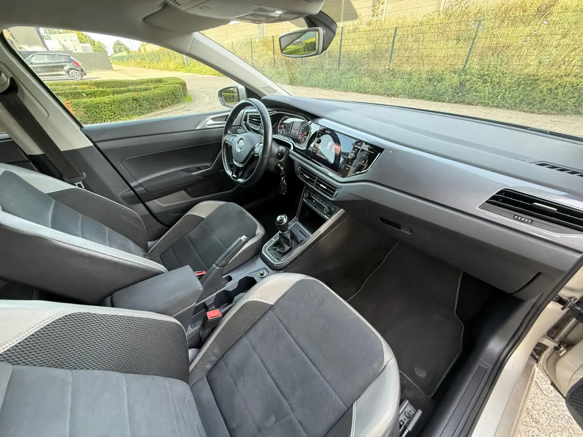 1.0 TSI R-LINE PDC I CARPLAY I CRUISE I LEER I CLIMA I 1E EIG I UNIEK
