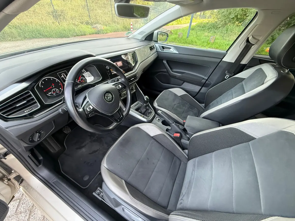 1.0 TSI R-LINE PDC I CARPLAY I CRUISE I LEER I CLIMA I 1E EIG I UNIEK