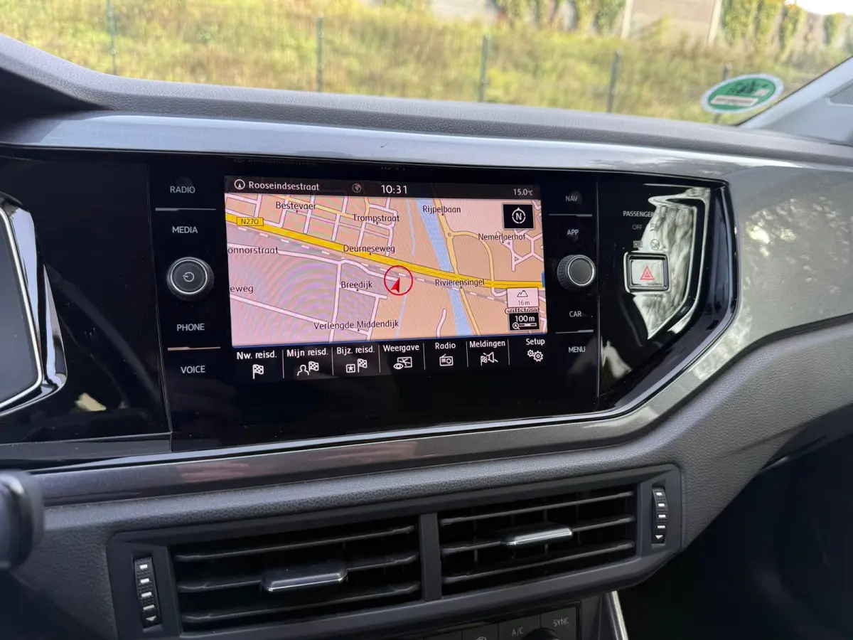 1.0 TSI R-LINE PDC I CARPLAY I CRUISE I LEER I CLIMA I 1E EIG I UNIEK