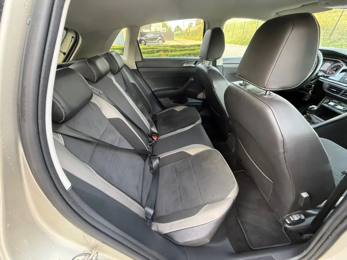 1.0 TSI R-LINE PDC I CARPLAY I CRUISE I LEER I CLIMA I 1E EIG I UNIEK