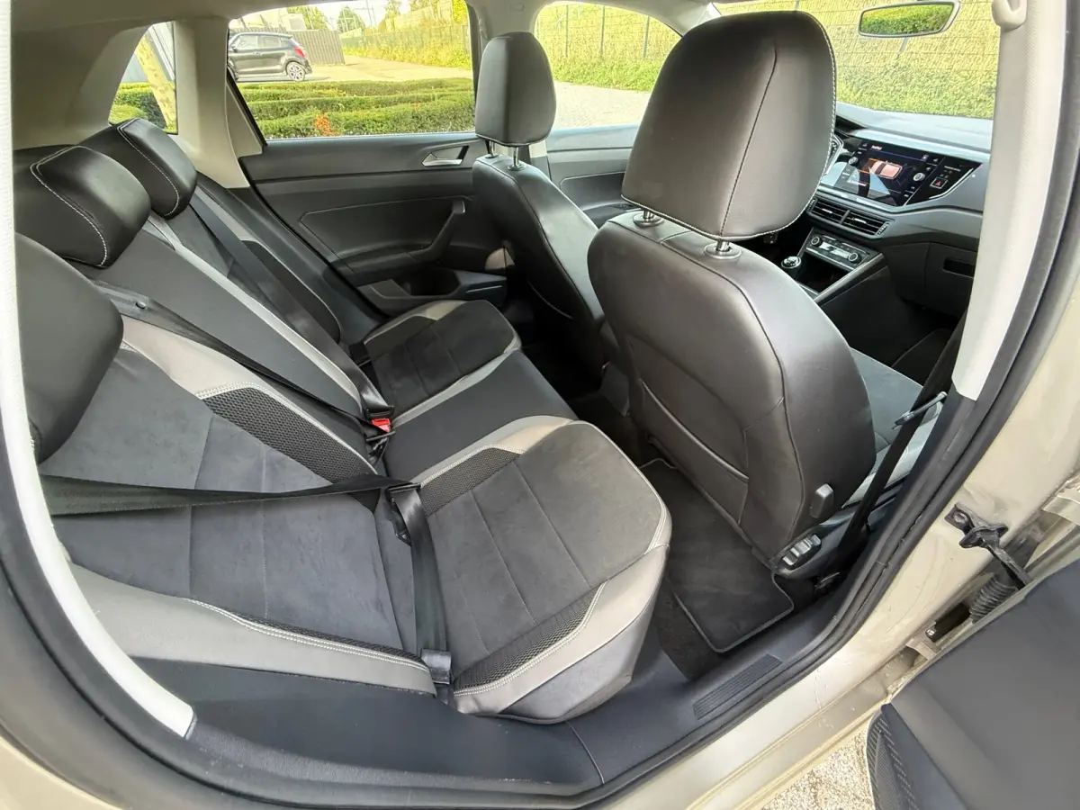 1.0 TSI R-LINE PDC I CARPLAY I CRUISE I LEER I CLIMA I 1E EIG I UNIEK