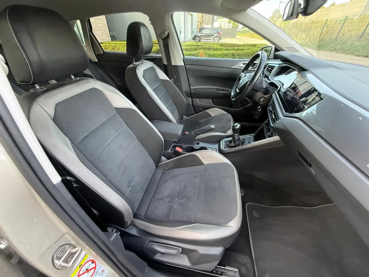 1.0 TSI R-LINE PDC I CARPLAY I CRUISE I LEER I CLIMA I 1E EIG I UNIEK