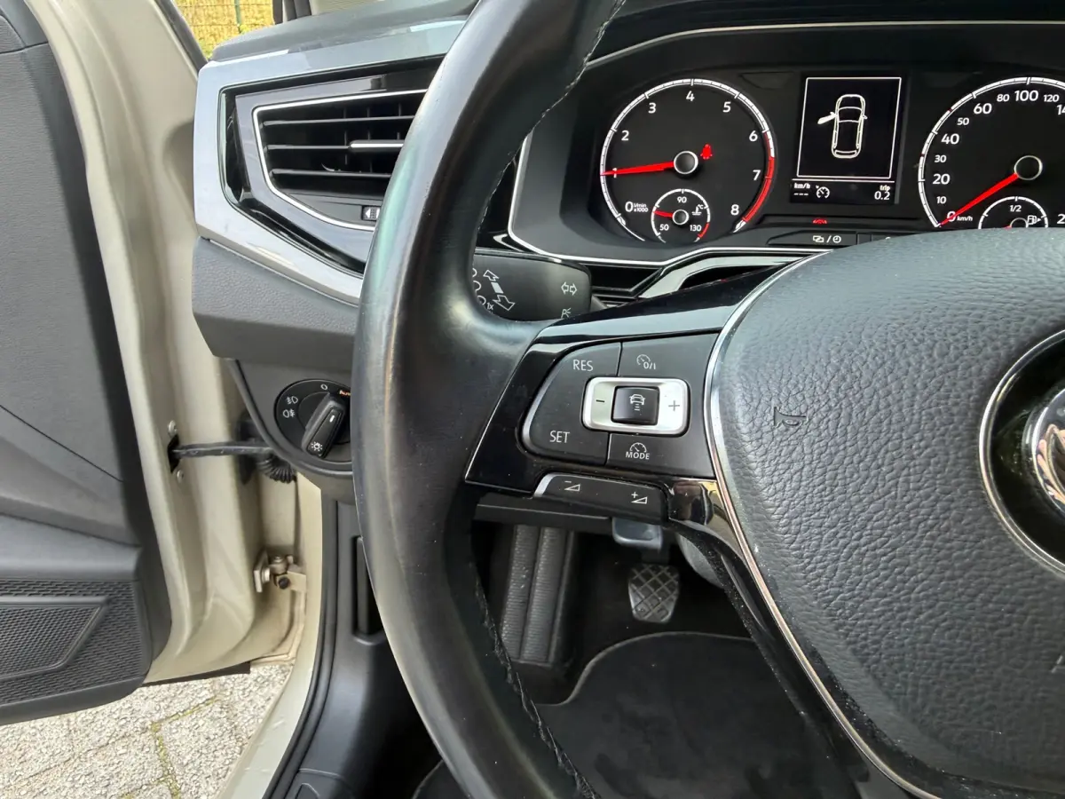 1.0 TSI R-LINE PDC I CARPLAY I CRUISE I LEER I CLIMA I 1E EIG I UNIEK