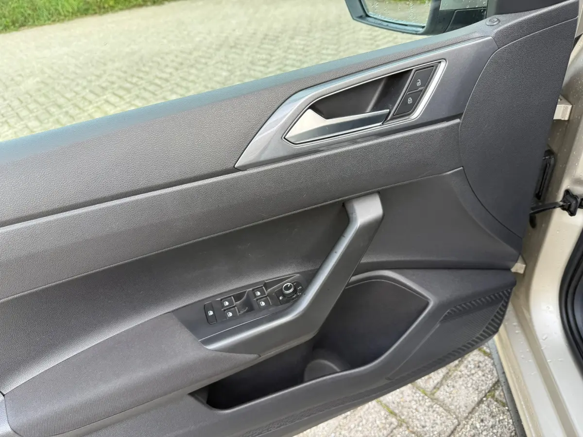 1.0 TSI R-LINE PDC I CARPLAY I CRUISE I LEER I CLIMA I 1E EIG I UNIEK