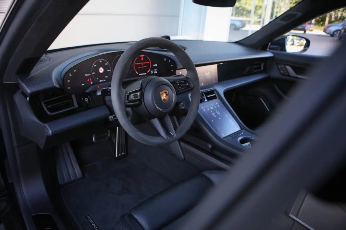 GTS 93,4 kWh | PCCB | Burmester | Carbon | Sport Chrono | Panorama | NL-auto