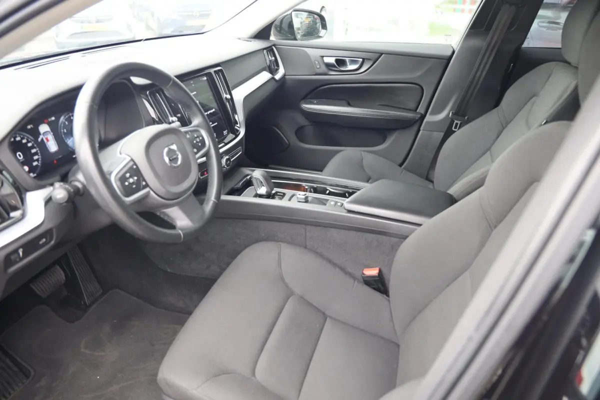 2.0 B3 Momentum Advantage|Automaat|Trekhaak|Applecarplay/android auto|Camera|Cruise control