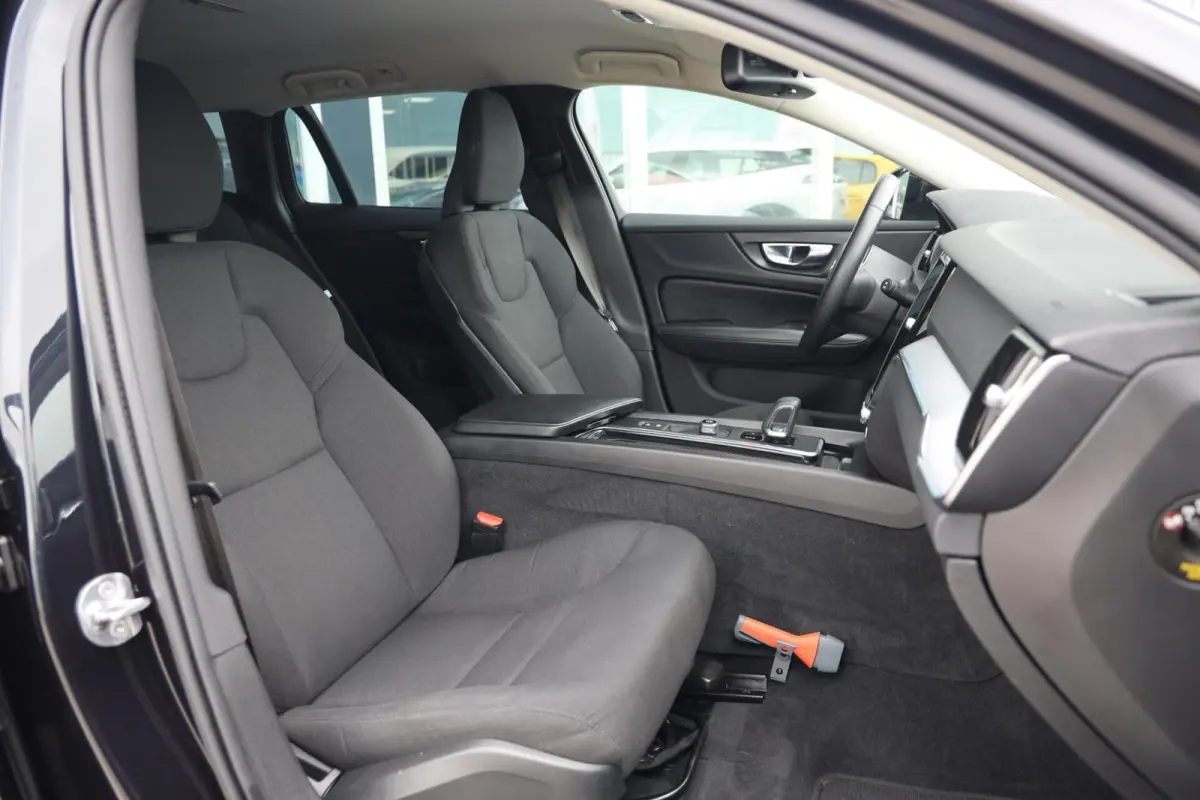 2.0 B3 Momentum Advantage|Automaat|Trekhaak|Applecarplay/android auto|Camera|Cruise control