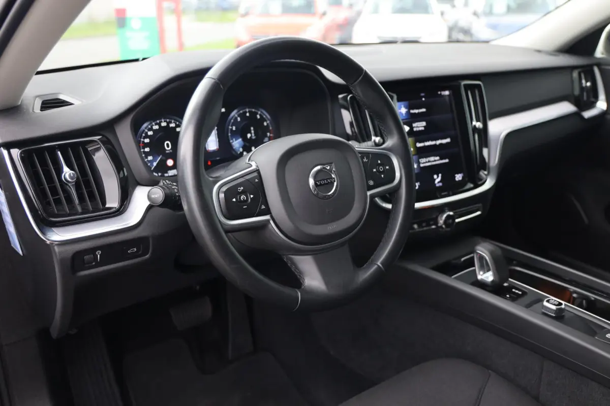 2.0 B3 Momentum Advantage|Automaat|Trekhaak|Applecarplay/android auto|Camera|Cruise control