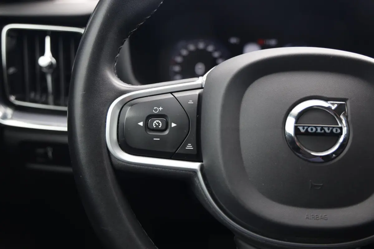 2.0 B3 Momentum Advantage|Automaat|Trekhaak|Applecarplay/android auto|Camera|Cruise control
