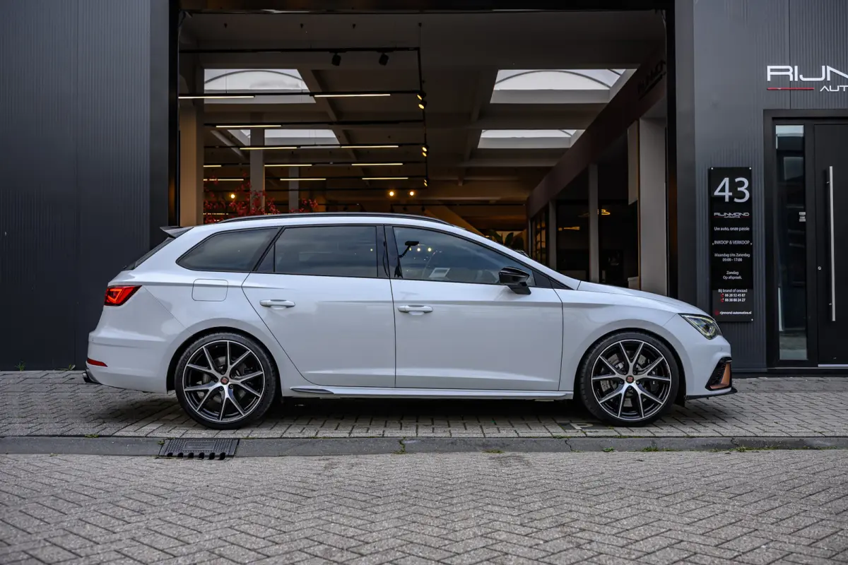 2.0 TSI CUPRA R 4DRIVE |Pano|Carbon|Brembo|Beats|