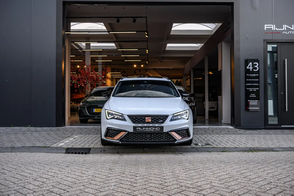 2.0 TSI CUPRA R 4DRIVE |Pano|Carbon|Brembo|Beats|