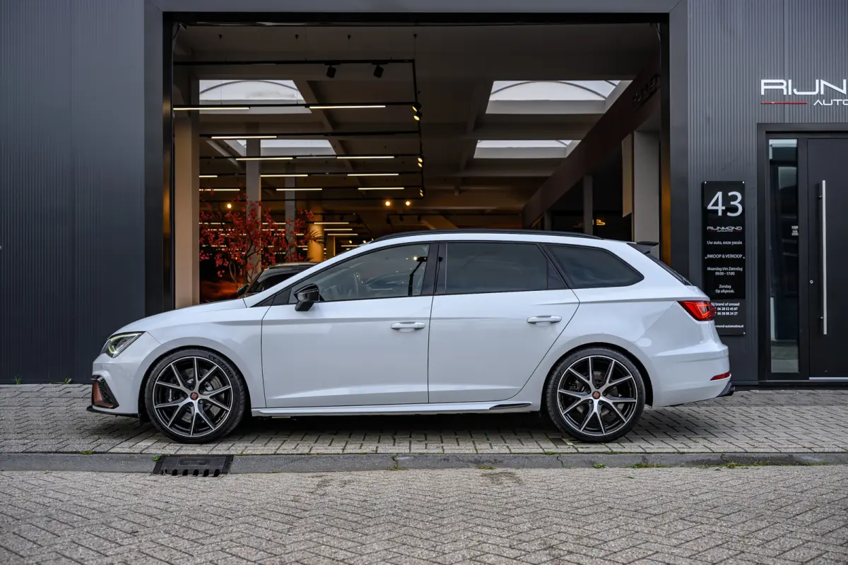 2.0 TSI CUPRA R 4DRIVE |Pano|Carbon|Brembo|Beats|