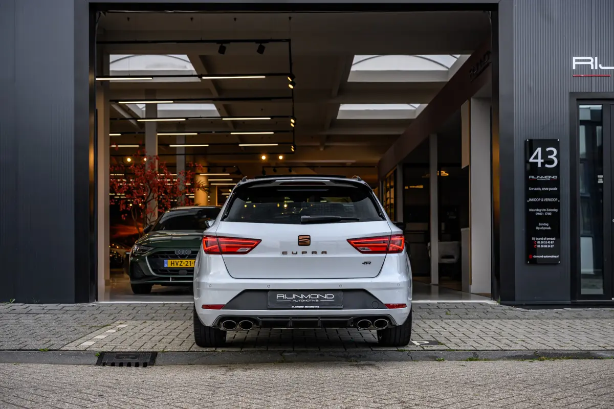 2.0 TSI CUPRA R 4DRIVE |Pano|Carbon|Brembo|Beats|