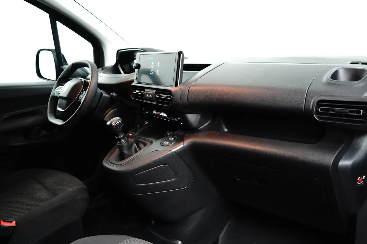 1.5 BlueHDi 100 S&S L1 | Navigatie | Climate Control | Carplay | Camera | Trekhaak | | Airco (automatisch) | Apple Carplay/Android Auto|telefoonintegratie premium | Bluetooth telefoonvoorber