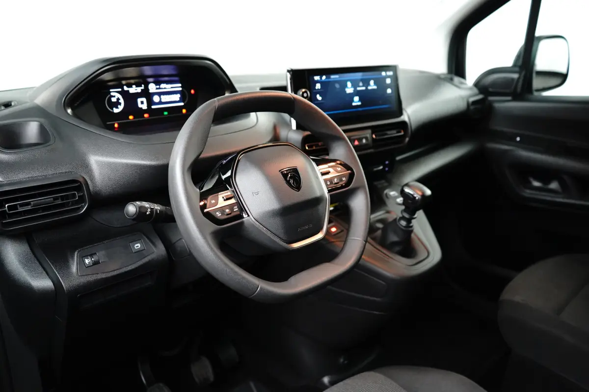 1.5 BlueHDi 100 S&S L1 | Navigatie | Climate Control | Carplay | Camera | Trekhaak | | Airco (automatisch) | Apple Carplay/Android Auto|telefoonintegratie premium | Bluetooth telefoonvoorber