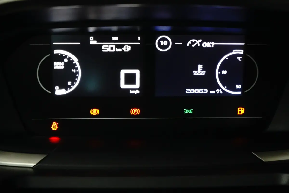 1.5 BlueHDi 100 S&S L1 | Navigatie | Climate Control | Carplay | Camera | Trekhaak | | Airco (automatisch) | Apple Carplay/Android Auto|telefoonintegratie premium | Bluetooth telefoonvoorber