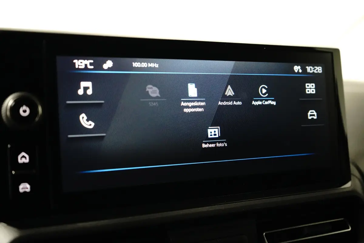 1.5 BlueHDi 100 S&S L1 | Navigatie | Climate Control | Carplay | Camera | Trekhaak | | Airco (automatisch) | Apple Carplay/Android Auto|telefoonintegratie premium | Bluetooth telefoonvoorber