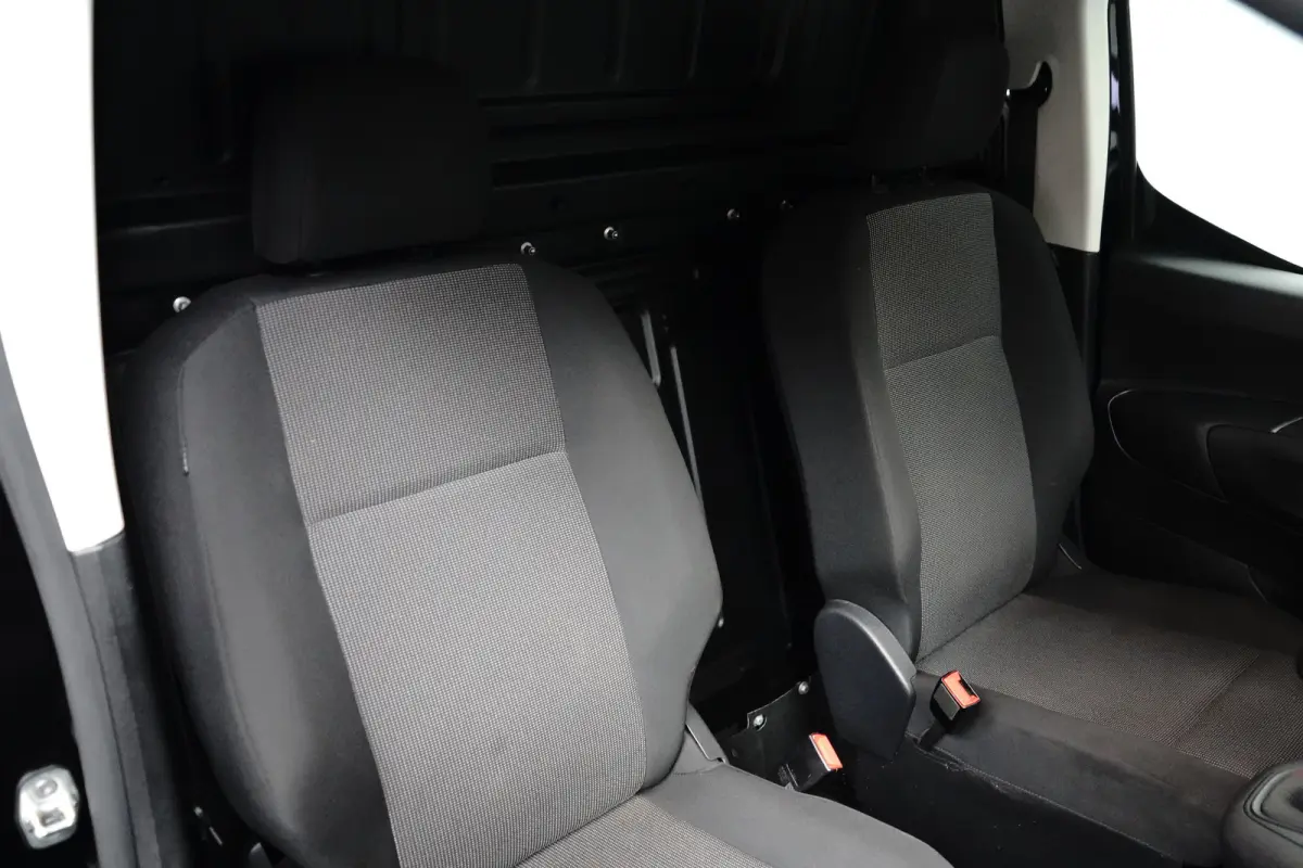 1.5 BlueHDi 100 S&S L1 | Navigatie | Climate Control | Carplay | Camera | Trekhaak | | Airco (automatisch) | Apple Carplay/Android Auto|telefoonintegratie premium | Bluetooth telefoonvoorber
