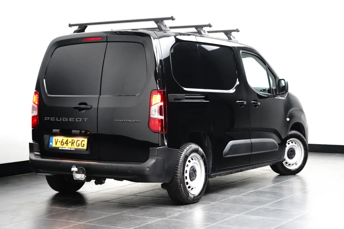 1.5 BlueHDi 100 S&S L1 | Navigatie | Climate Control | Carplay | Camera | Trekhaak | | Airco (automatisch) | Apple Carplay/Android Auto|telefoonintegratie premium | Bluetooth telefoonvoorber