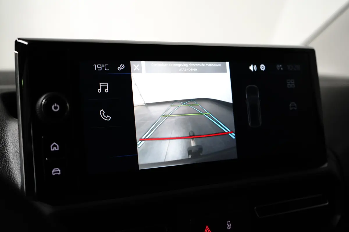 1.5 BlueHDi 100 S&S L1 | Navigatie | Climate Control | Carplay | Camera | Trekhaak | | Airco (automatisch) | Apple Carplay/Android Auto|telefoonintegratie premium | Bluetooth telefoonvoorber