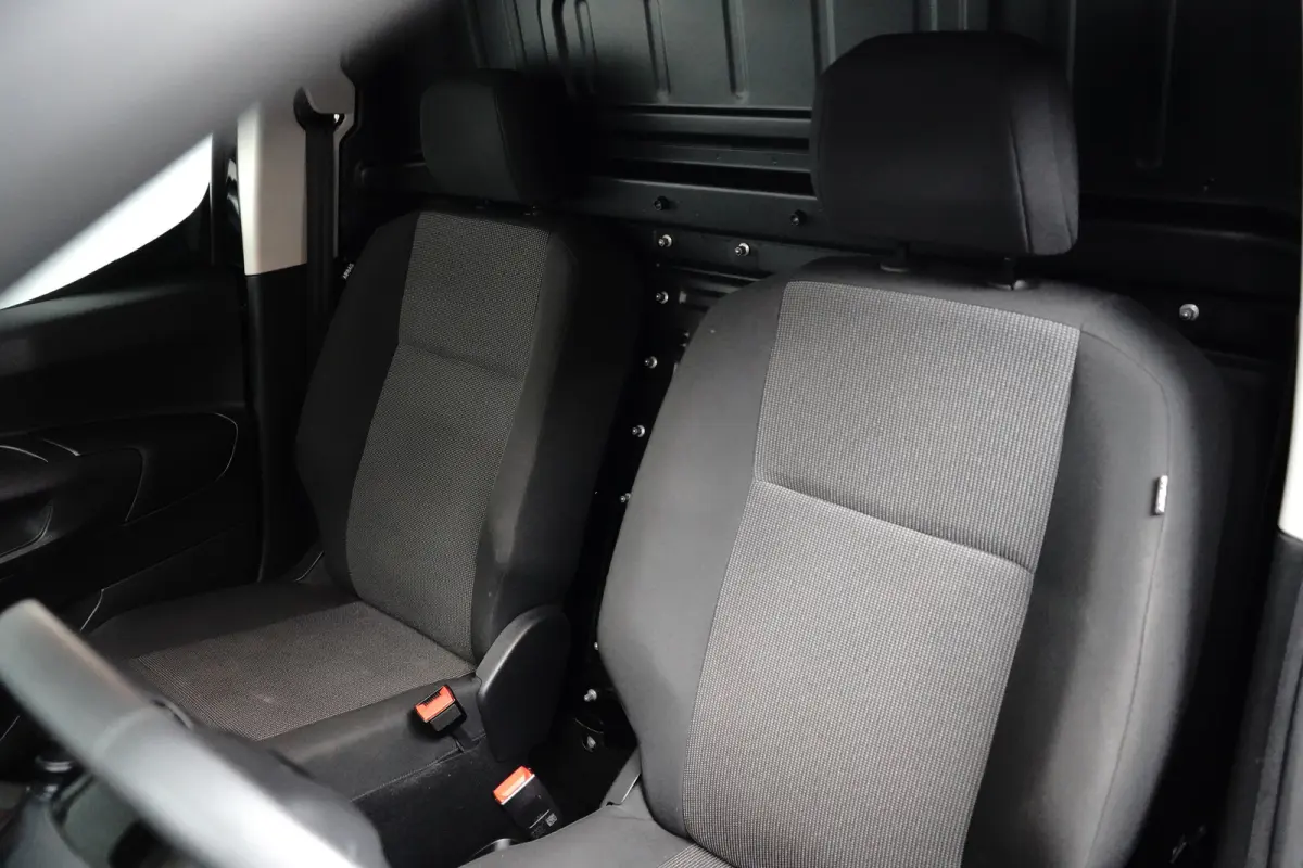 1.5 BlueHDi 100 S&S L1 | Navigatie | Climate Control | Carplay | Camera | Trekhaak | | Airco (automatisch) | Apple Carplay/Android Auto|telefoonintegratie premium | Bluetooth telefoonvoorber
