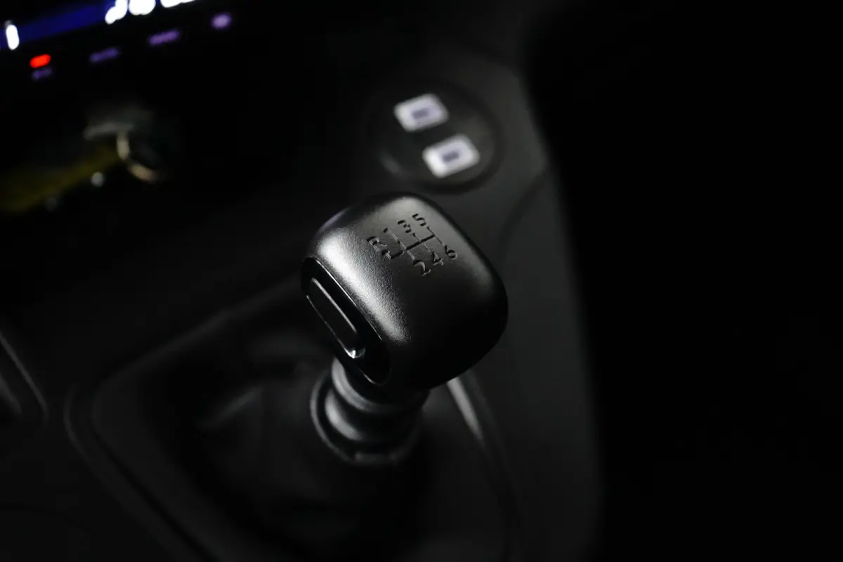1.5 BlueHDi 100 S&S L1 | Navigatie | Climate Control | Carplay | Camera | Trekhaak | | Airco (automatisch) | Apple Carplay/Android Auto|telefoonintegratie premium | Bluetooth telefoonvoorber
